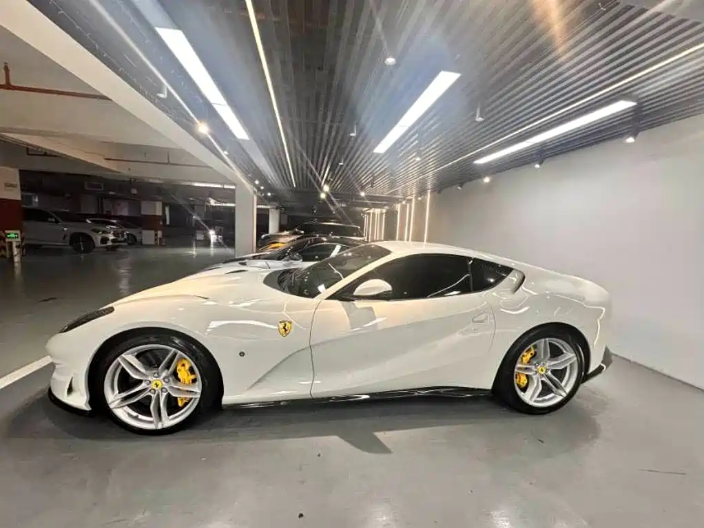 Ferrari 812 2018 2017 6.5L Superfast