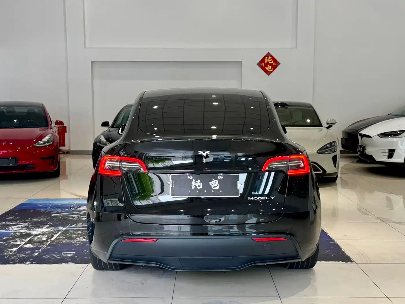 TESLA MODEL Y