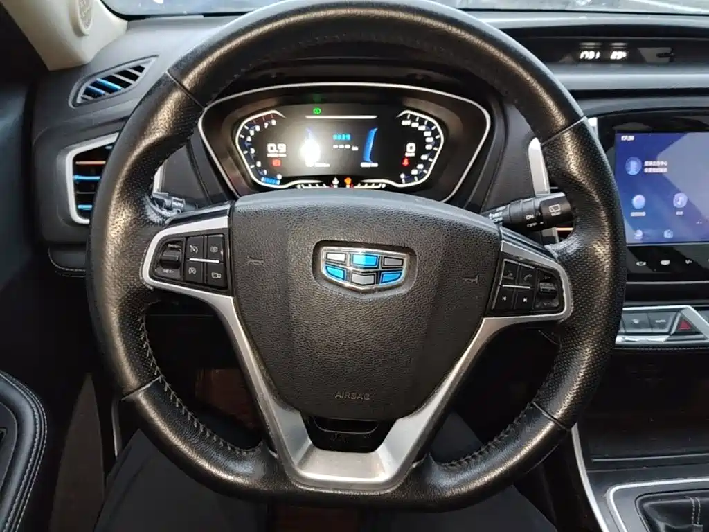 Фото 11 - Geely Emgrand X6