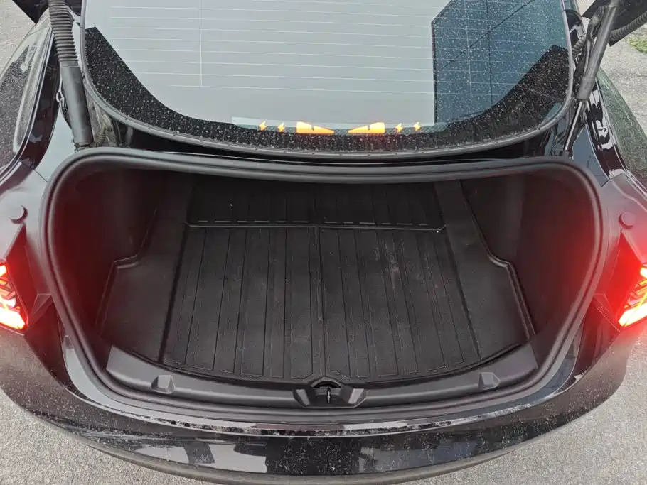 Фото 4 - Tesla Model 3