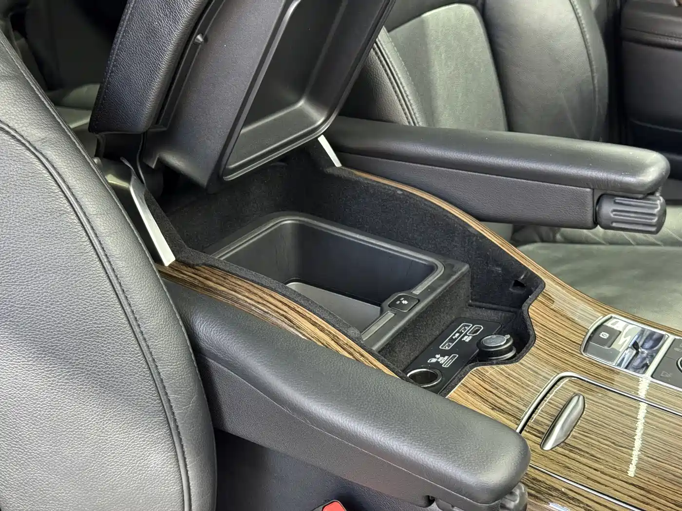 Land Rover Range Rover 2018 3.0 SC V6 Golden Age Edition фото 14