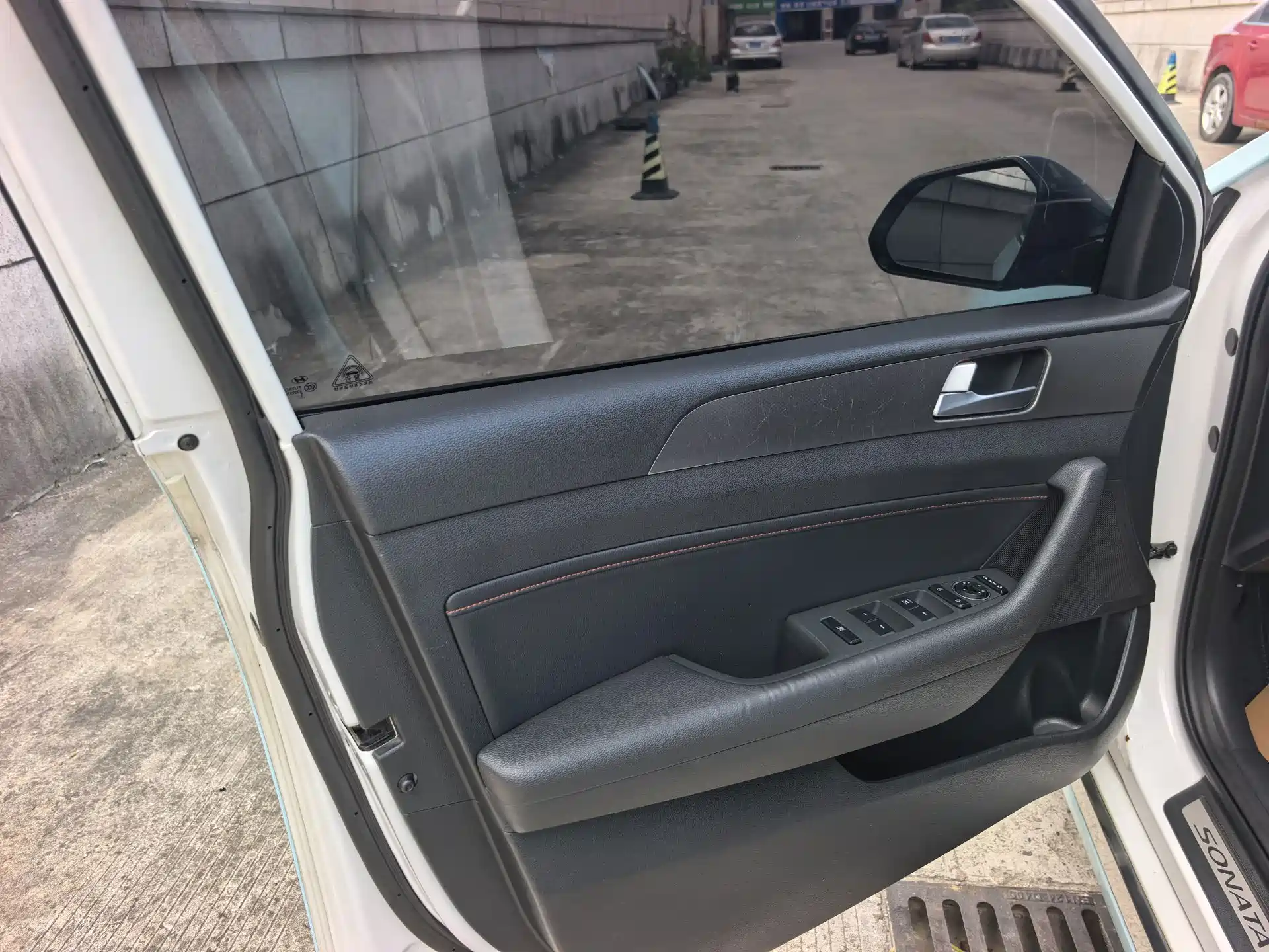 Photo 14 - Hyundai Sonata