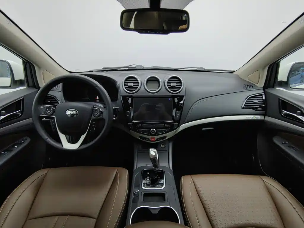 BYD S7 2016 2016 2.0T Automatic Premium Model