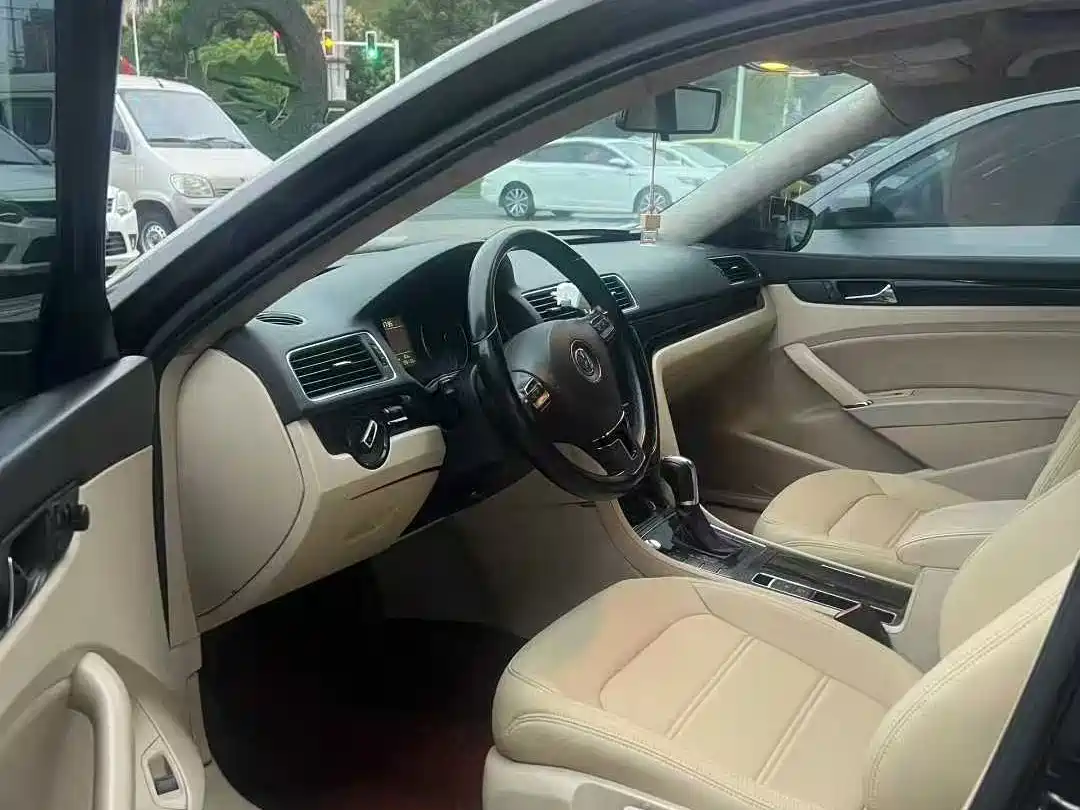 Volkswagen Passat 2014 1.8TSI Automatic Honor Edition фото 3