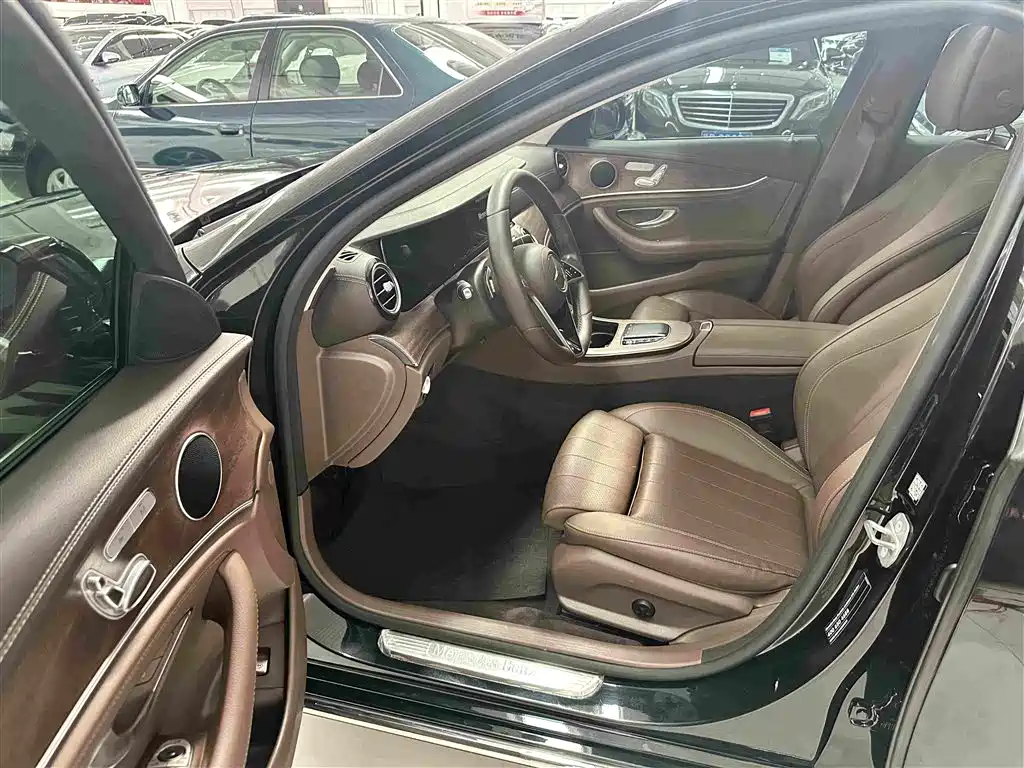 Mercedes-Benz E-Class, миниатюра 12