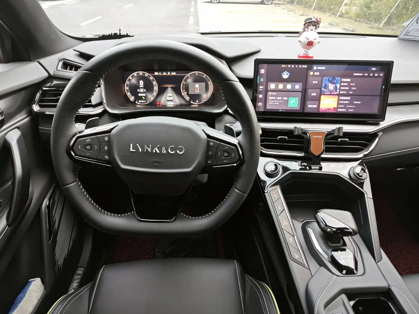 Lynk & Co 06 2023 Remix 1.5T Hero фото 15