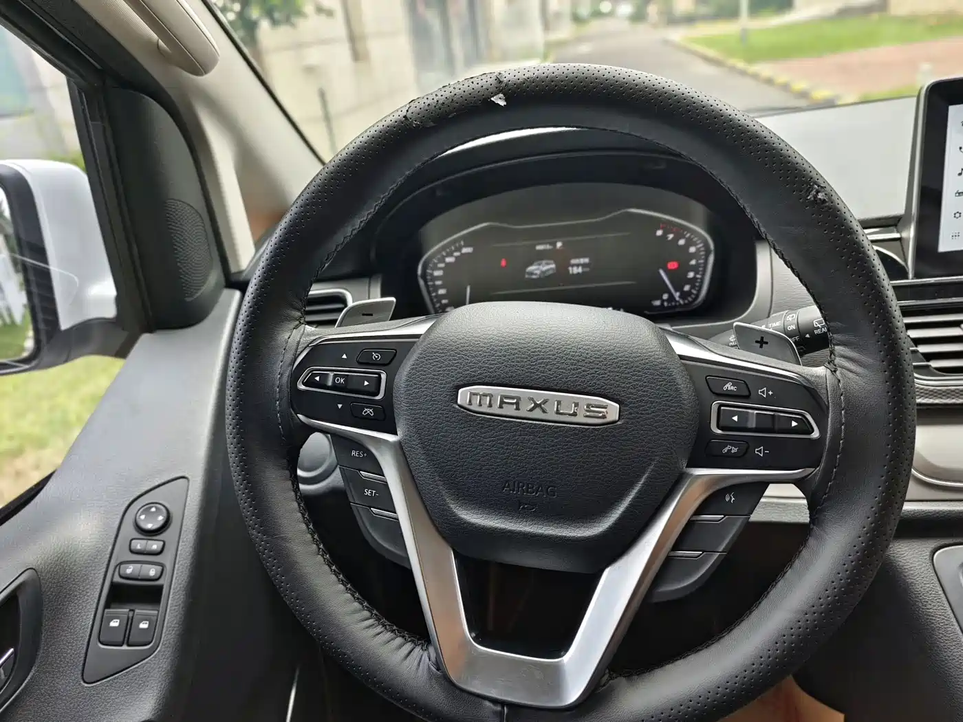 SAIC Maxus Maxus G20 2023 2023 ES 2.0T Gasoline Automatic Premium Edition