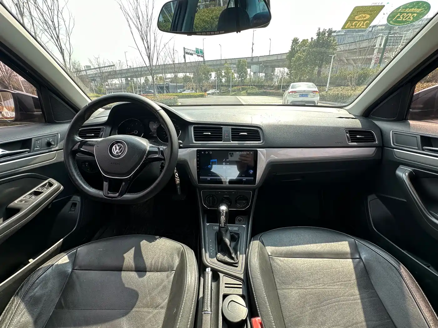 Volkswagen Lavida 2015 1.6L Automatic Comfort Edition фото 8