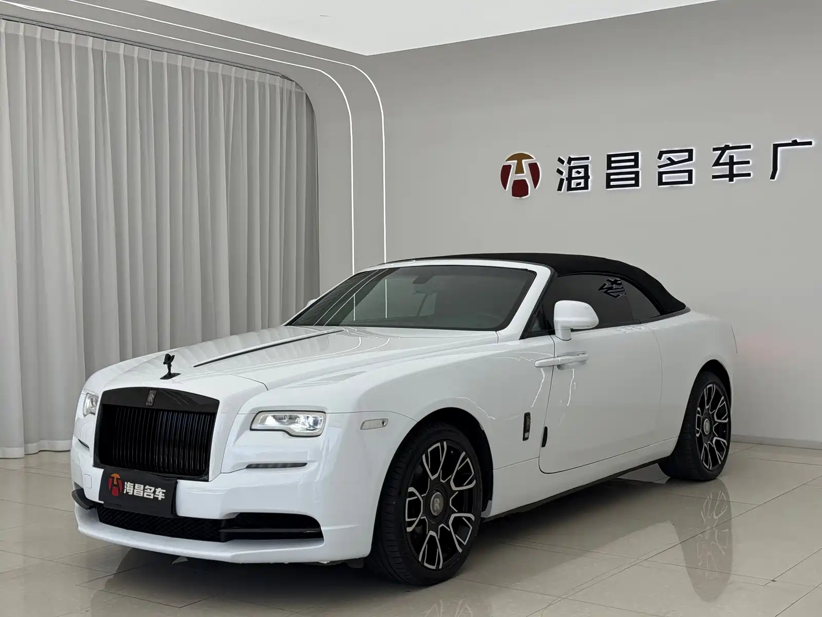 Photo 10 - Rolls-Royce Dawn