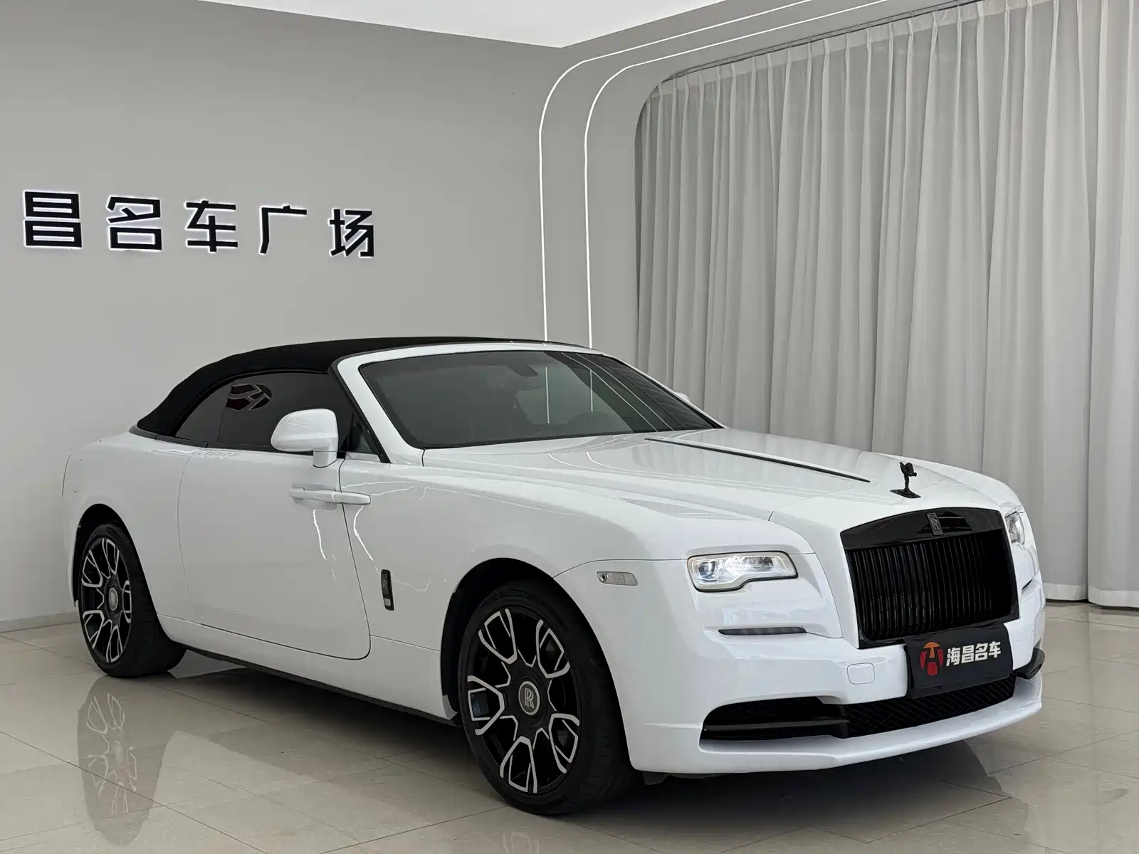 Photo 12 - Rolls-Royce Dawn