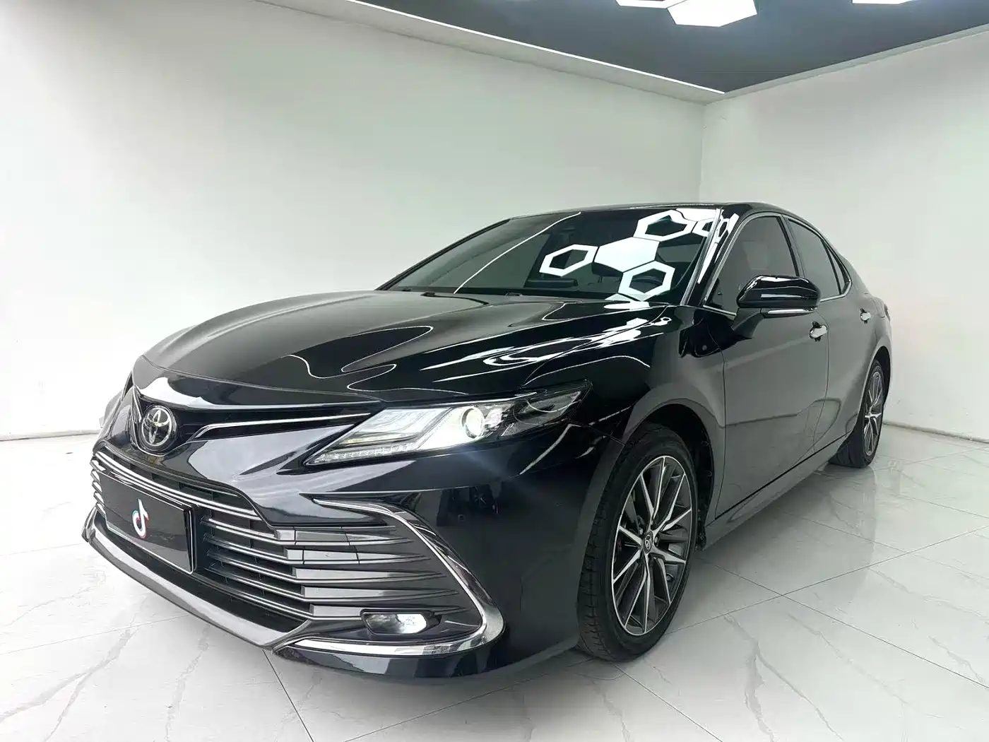 Toyota Camry 2023 2.5G Luxury Edition