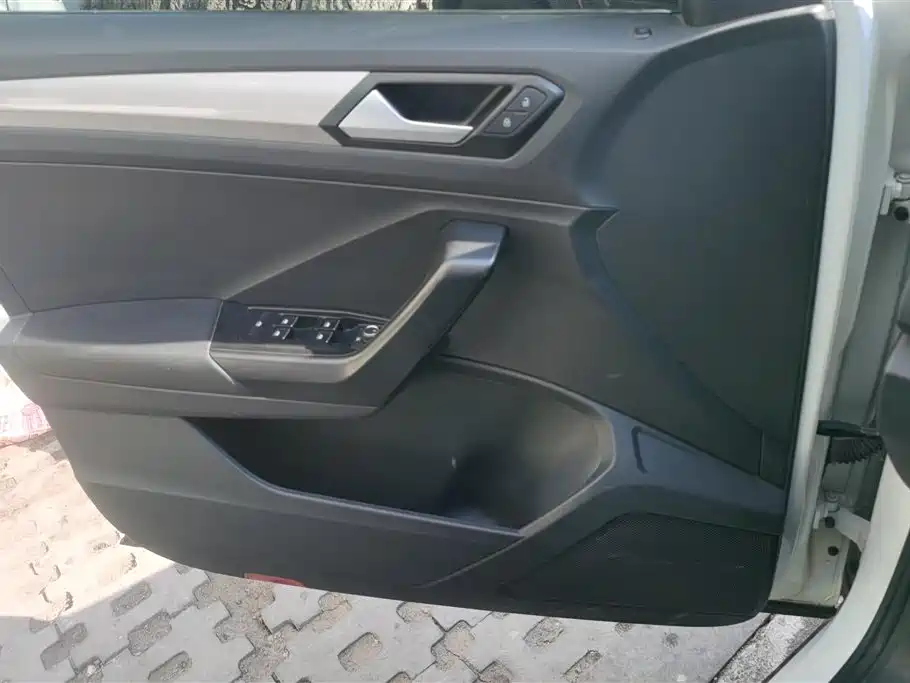 VOLKSWAGEN T ROC EXPLORING SONGS