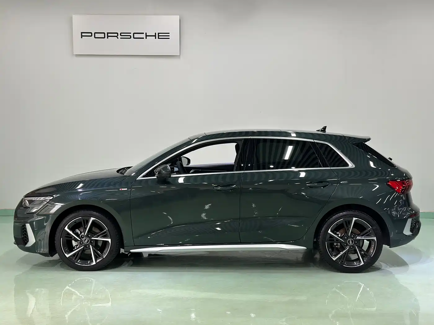 Audi A3 2024 Model Sportback 35 TFSI Fashion Sport фото 2