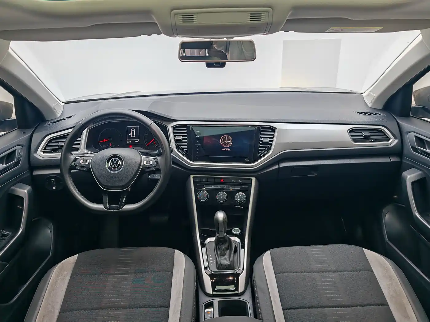 VOLKSWAGEN T ROC EXPLORING SONGS