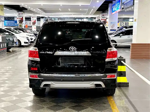 Toyota Highlander 2012 2.7L 2WD 7-Seater Luxury Navigation Edition — фото 3