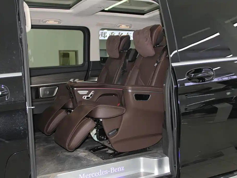 Mercedes-Benz V-Class 2024 V 300 L Long Wheelbase Luxury Edition фото 7