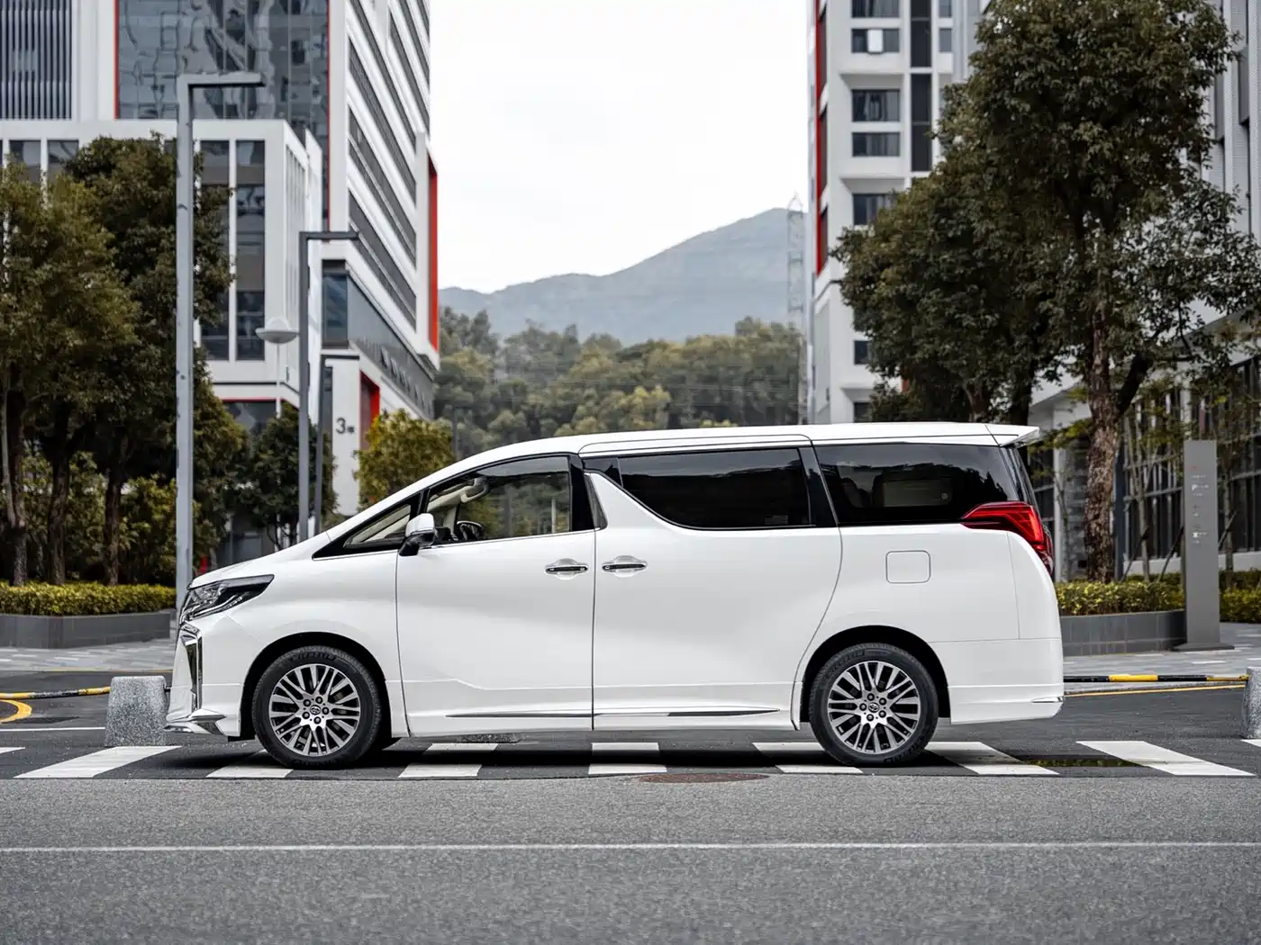 Toyota Alphard 2015 3.5L Luxury Edition фото 9