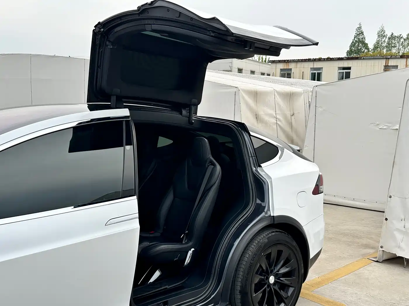 TESLA MODEL X