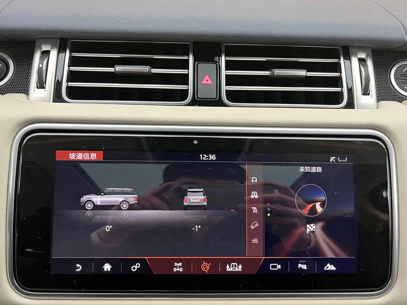 Land Rover Range Rover 2021 3.0 L6 Heritage Extended Classic Edition фото 24