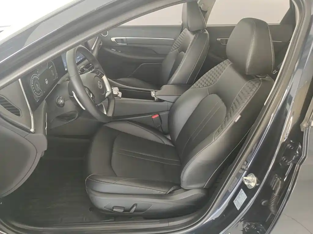 Photo 15 - Hyundai Sonata