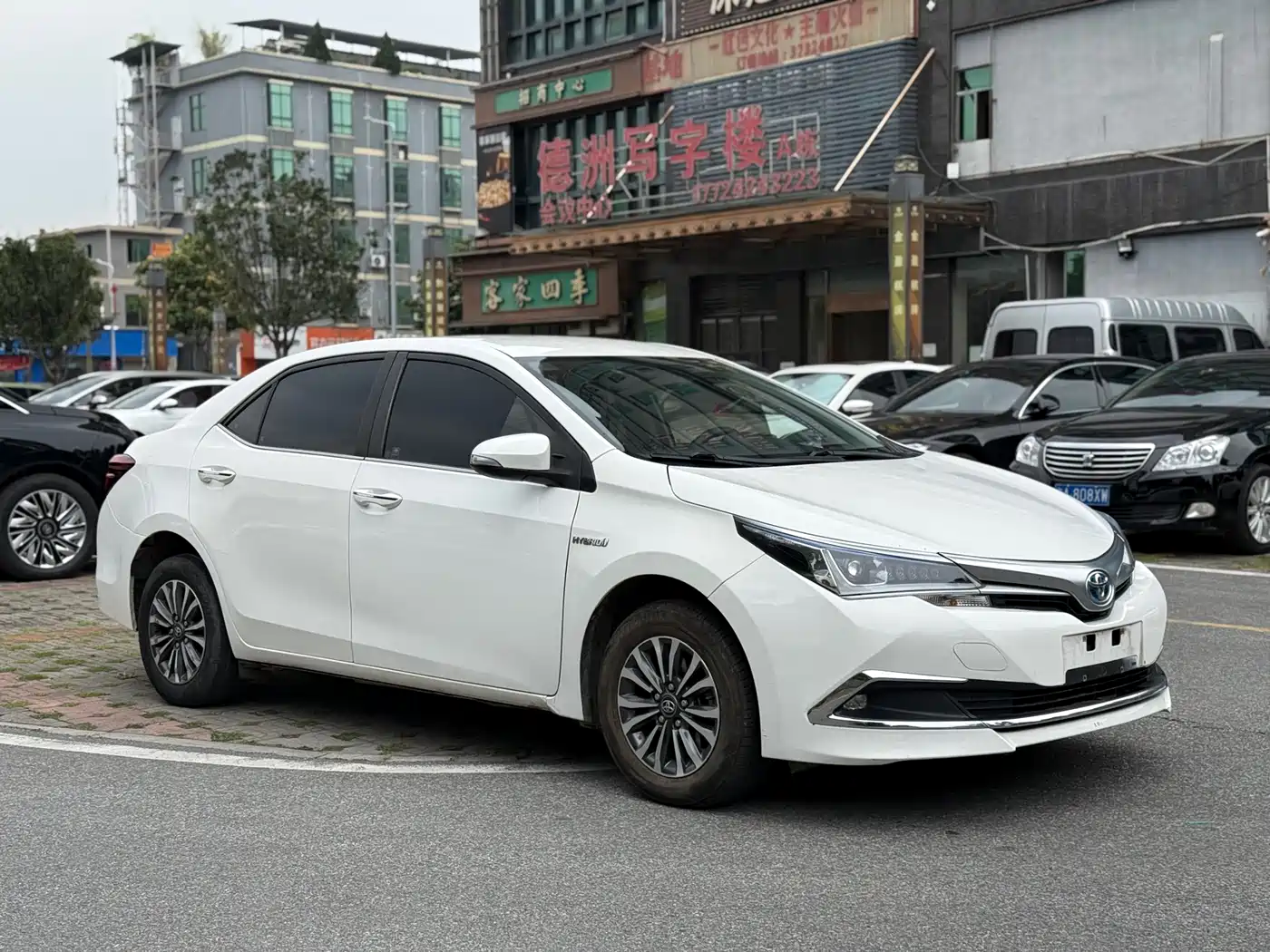 Toyota Corolla 2017 Facelift Hybrid 1.8L E-CVT Pioneer Edition фото 6