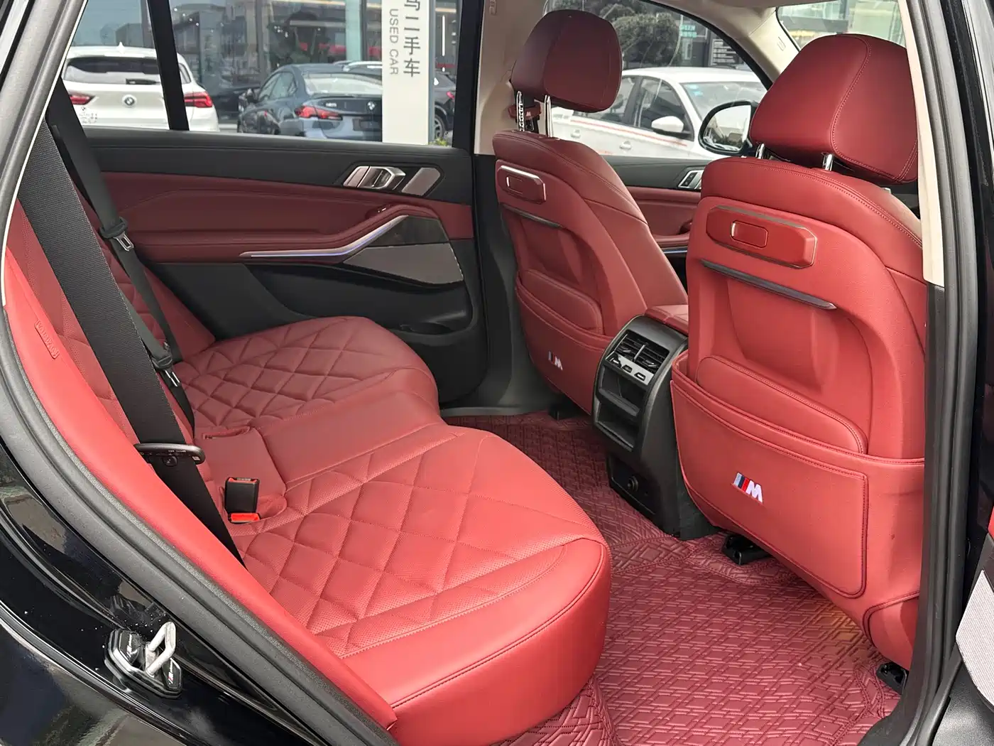BMW X5 2025 Model xDrive 30Li Exclusive M Sport Blackout Package фото 10