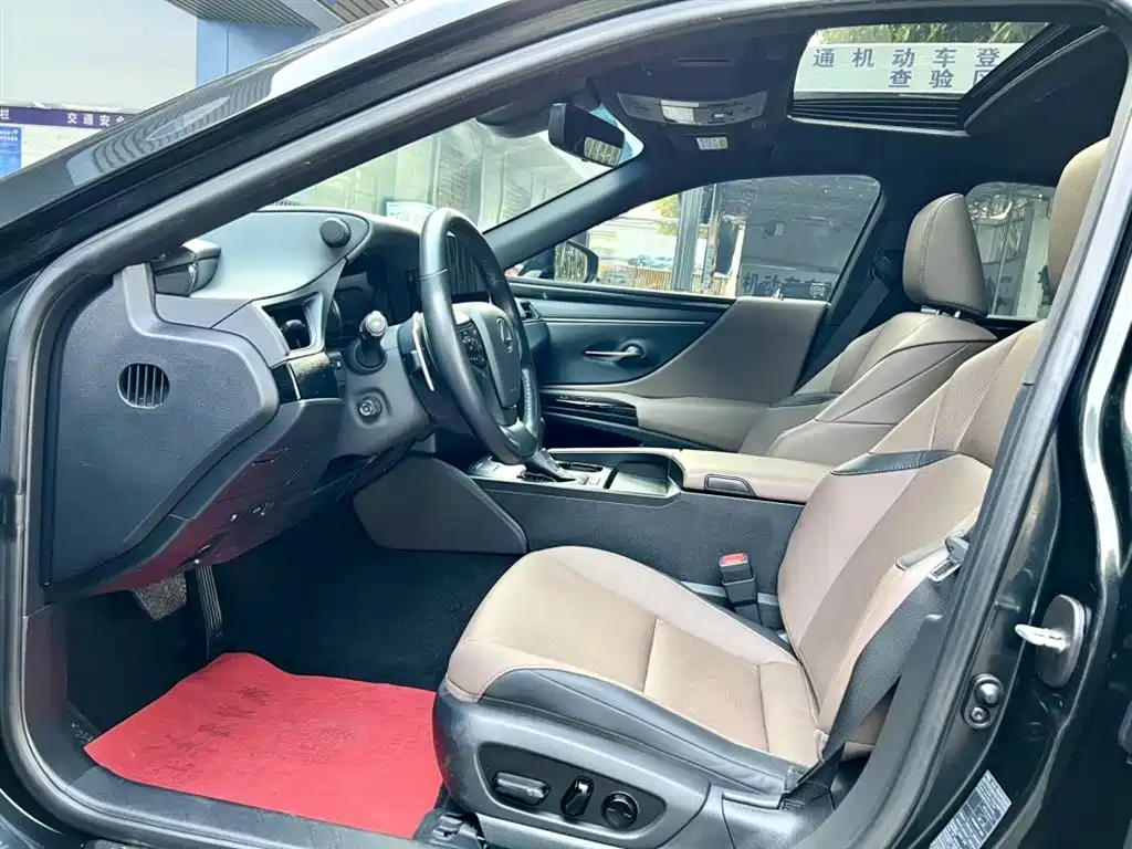 Lexus ES 2023 200 Excellence Edition фото 4