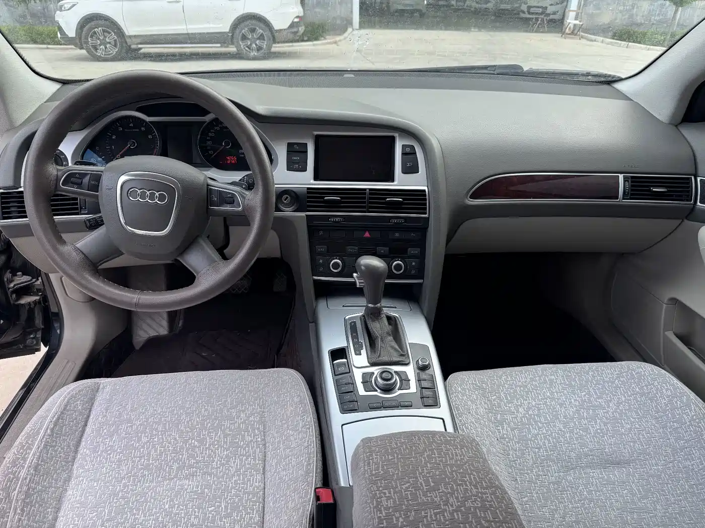 Фото 4 - Audi A6L