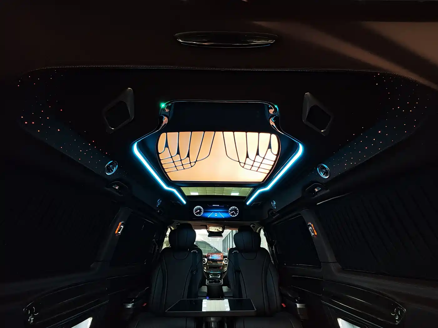 Mercedes-Benz V-Class 2022 V 260 L Long Wheelbase Prestige Edition фото 31