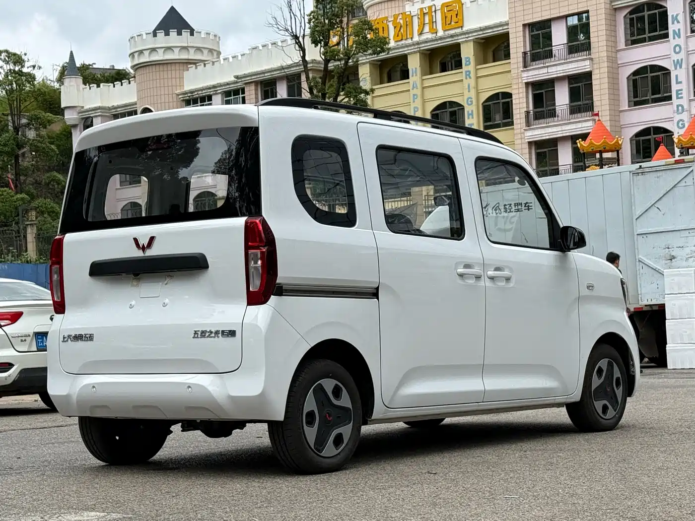Wuling Motors Wuling Zhiguang NEV 2026 2025 Model 305km Base Version