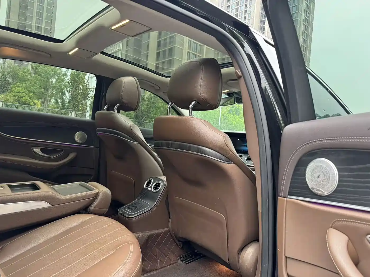 صورة 5 - Mercedes-Benz E-Class New Energy