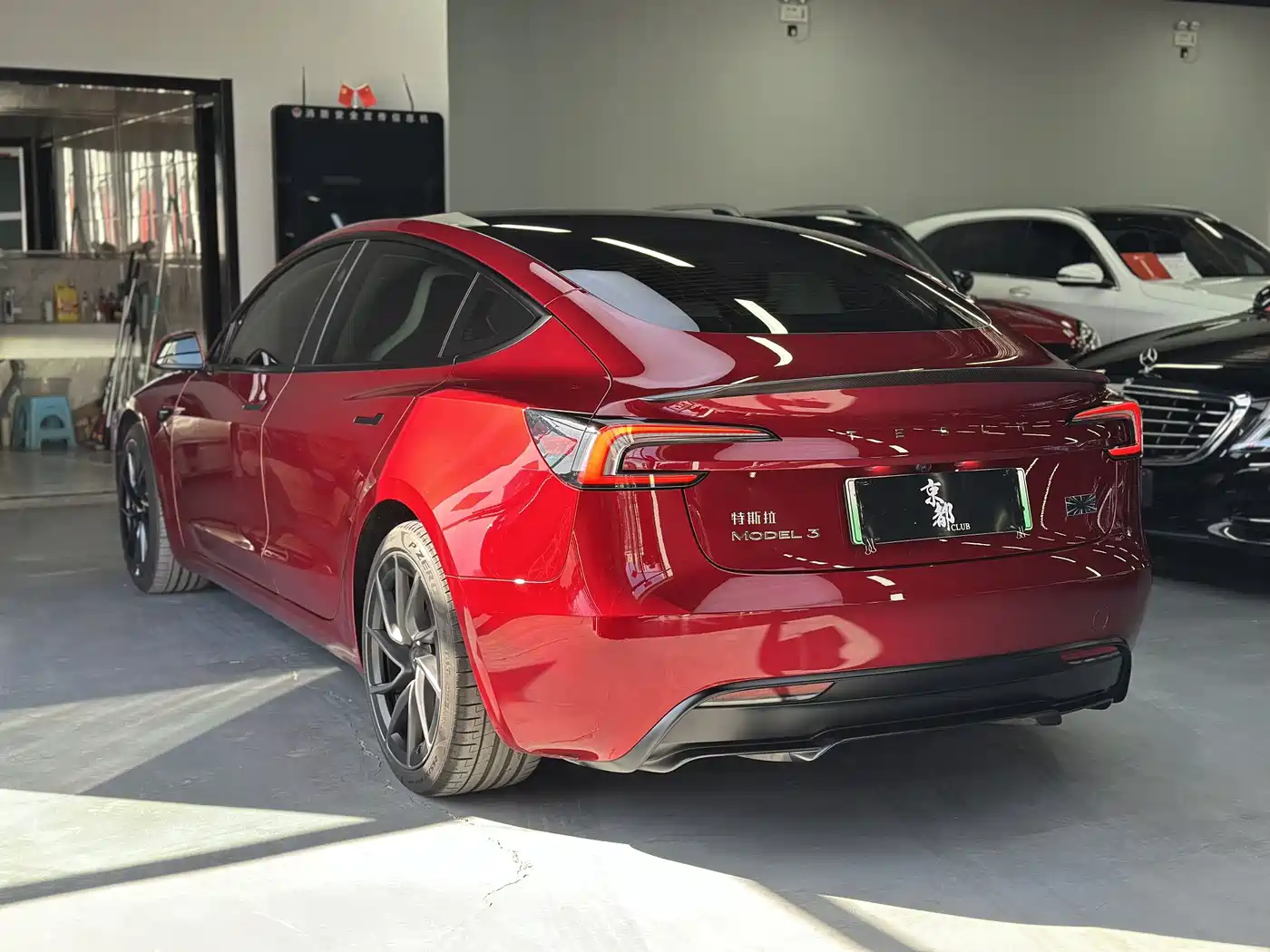 TESLA MODEL 3