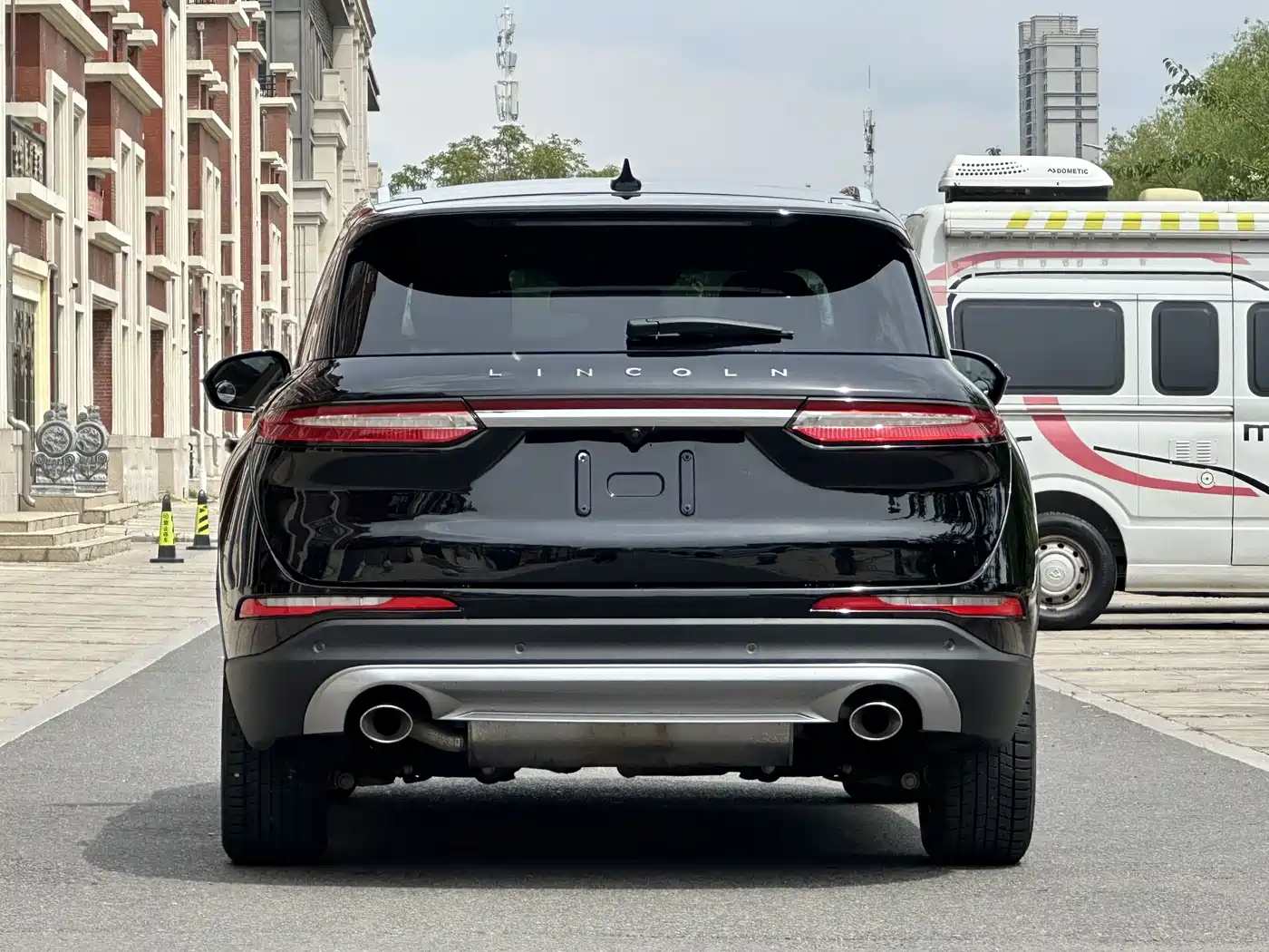 LINCOLN ADVENTURER