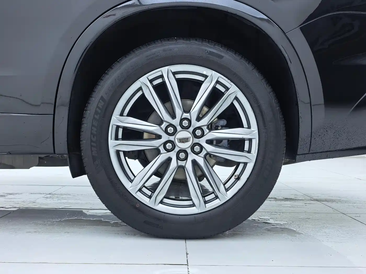Photo 29 - Cadillac XT6