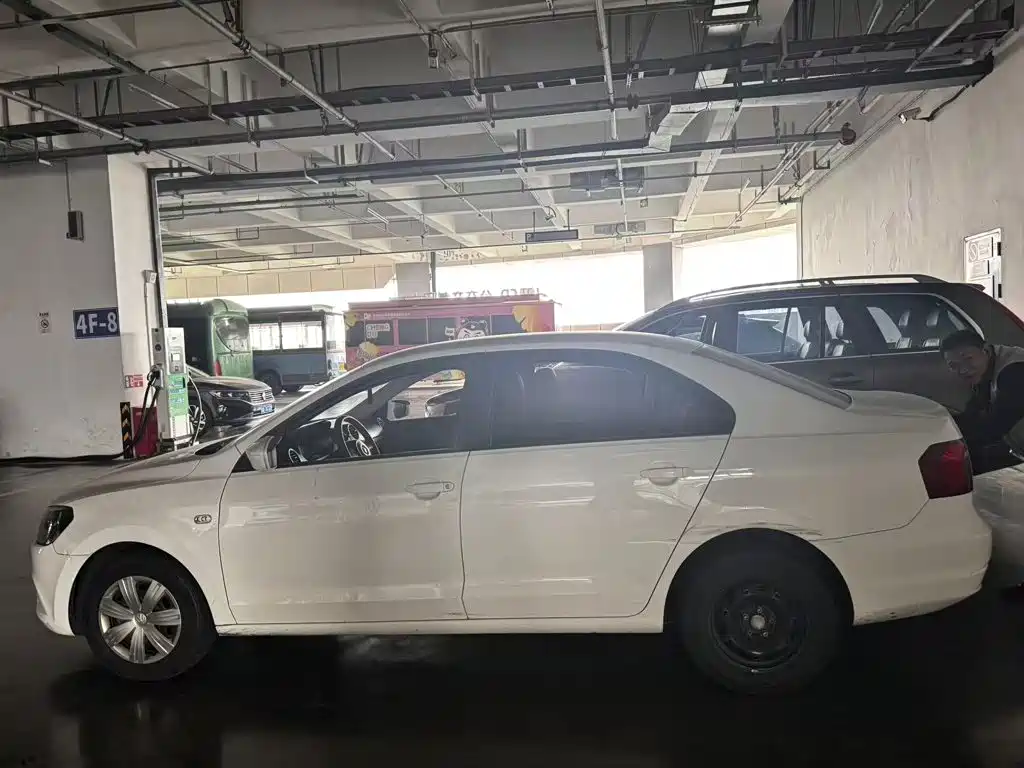 Photo 5 - Volkswagen Jetta