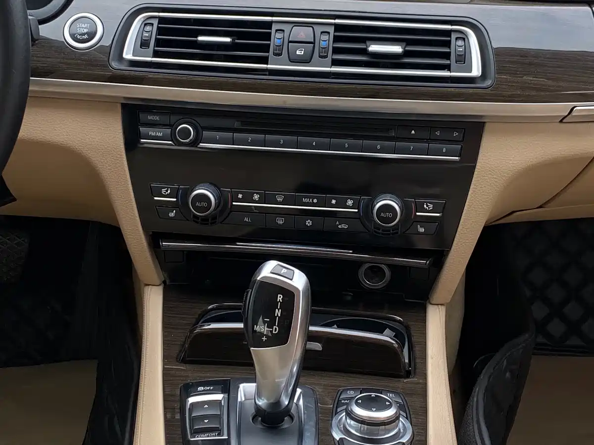 BMW 7 Series 2011 740Li Steinway Limited Edition фото 14