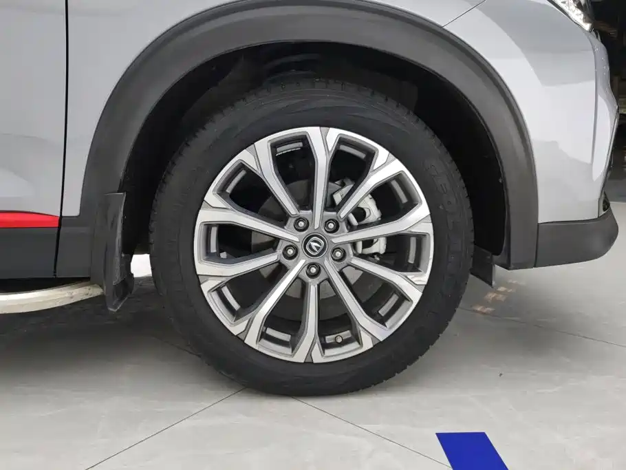 Фото 6 - Changan CS85