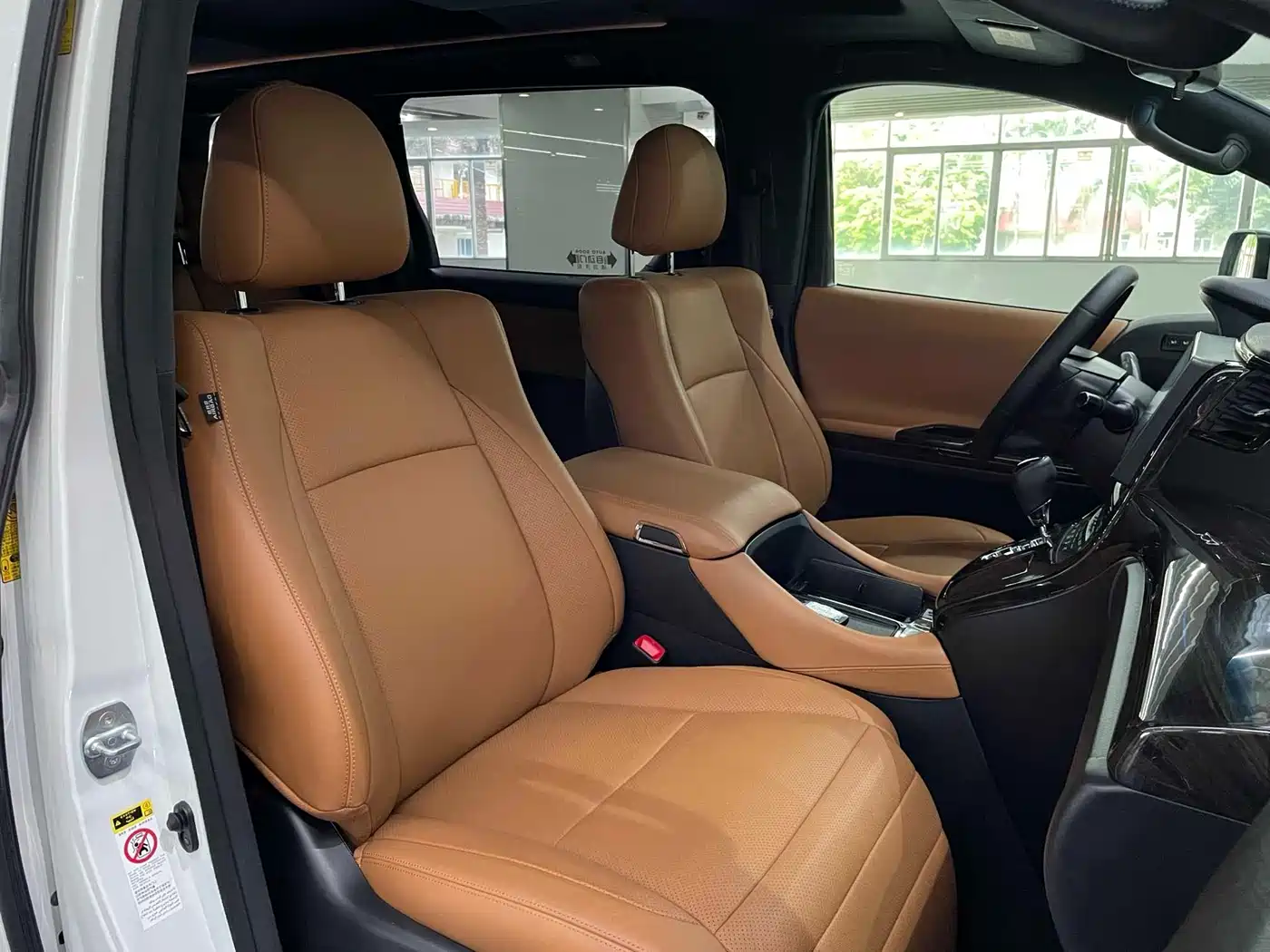 Toyota Alphard фото 16
