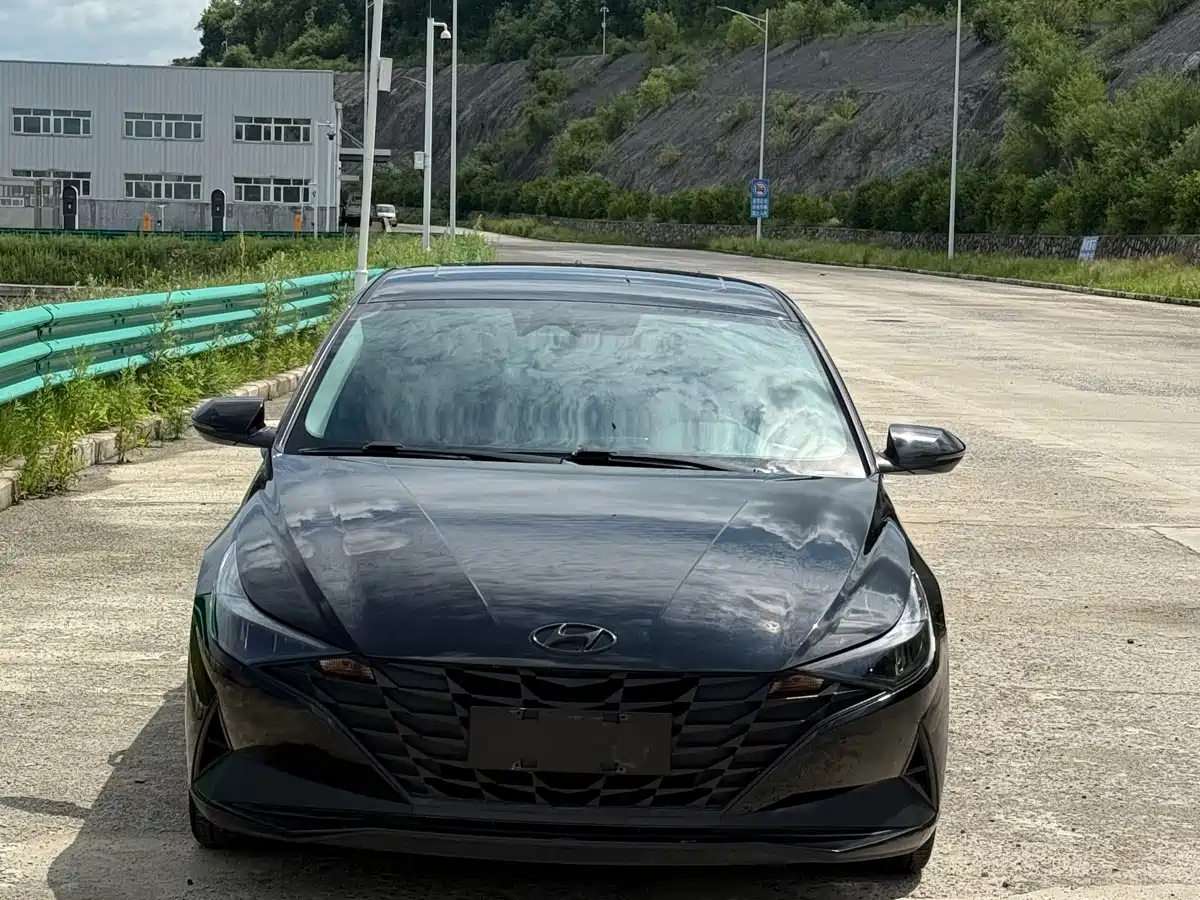Hyundai Elantra 2022 1.5L CVT LUX Black Knight Limited Edition