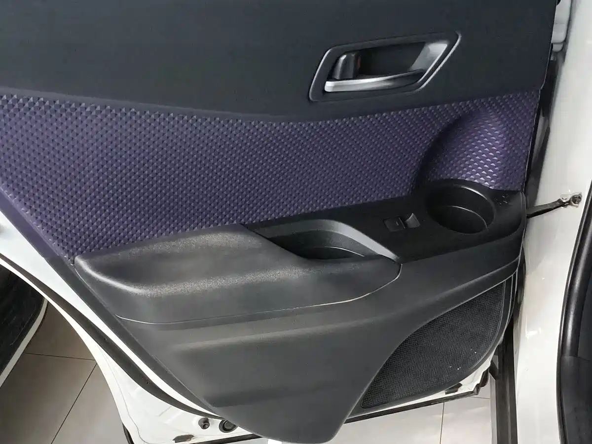 Toyota C-HR 2018 2.0L Cool Cross Luxury Edition China V фото 16