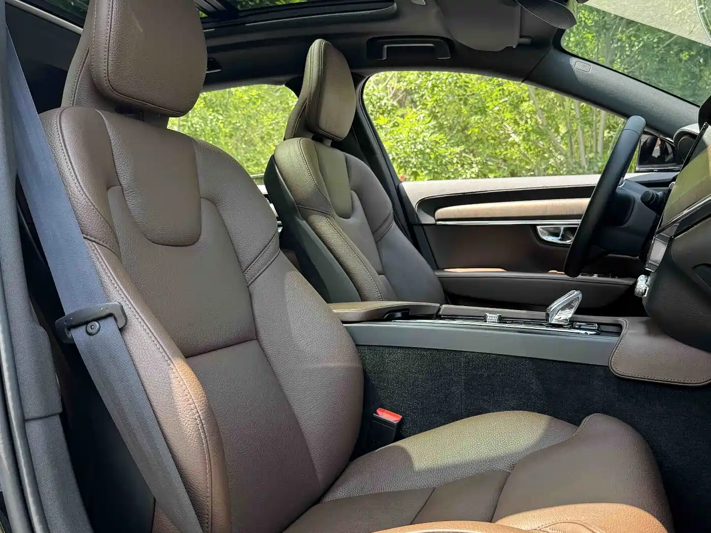 Фото 15 - Volvo S90
