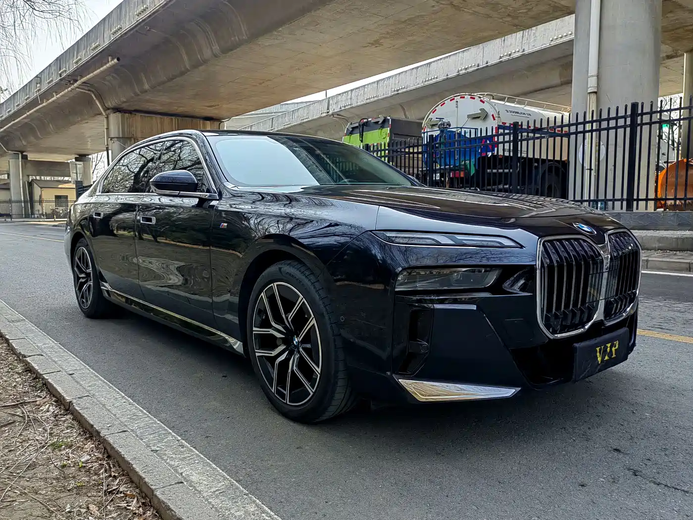 BMW 7 Series 2023 Model 735Li M Sport Package фото 3