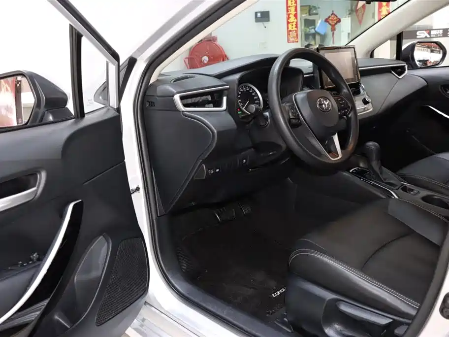 Toyota Corolla 2021 Hybrid 1.8L E-CVT Pioneer Edition фото 9