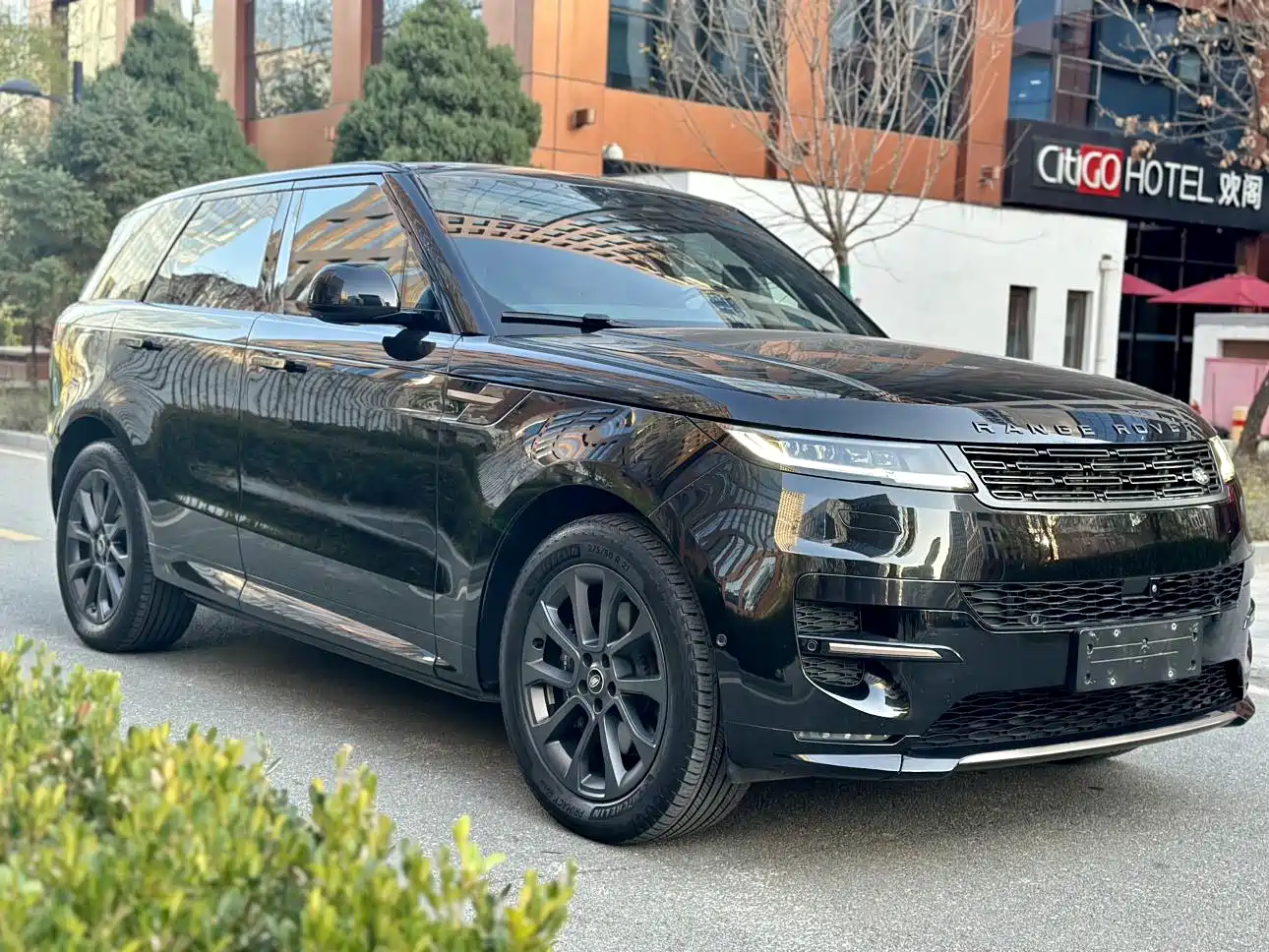 Land Rover Range Rover Sport 2023 400PS Dynamic SE фото 3