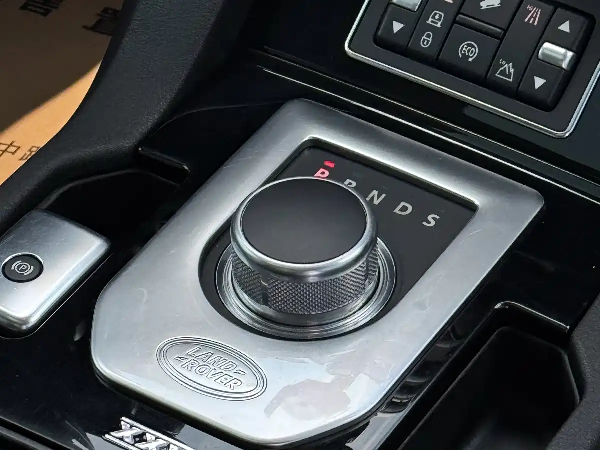 Land Rover Discovery 2014 3.0 SC V6 XXV Edition фото 14