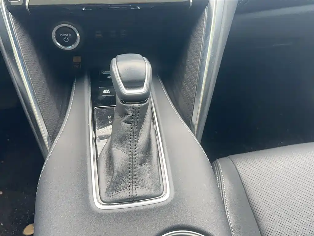 Toyota Lingfang HARRIER 2023 Hybrid 2.5L CVT 4WD Premium Edition фото 11