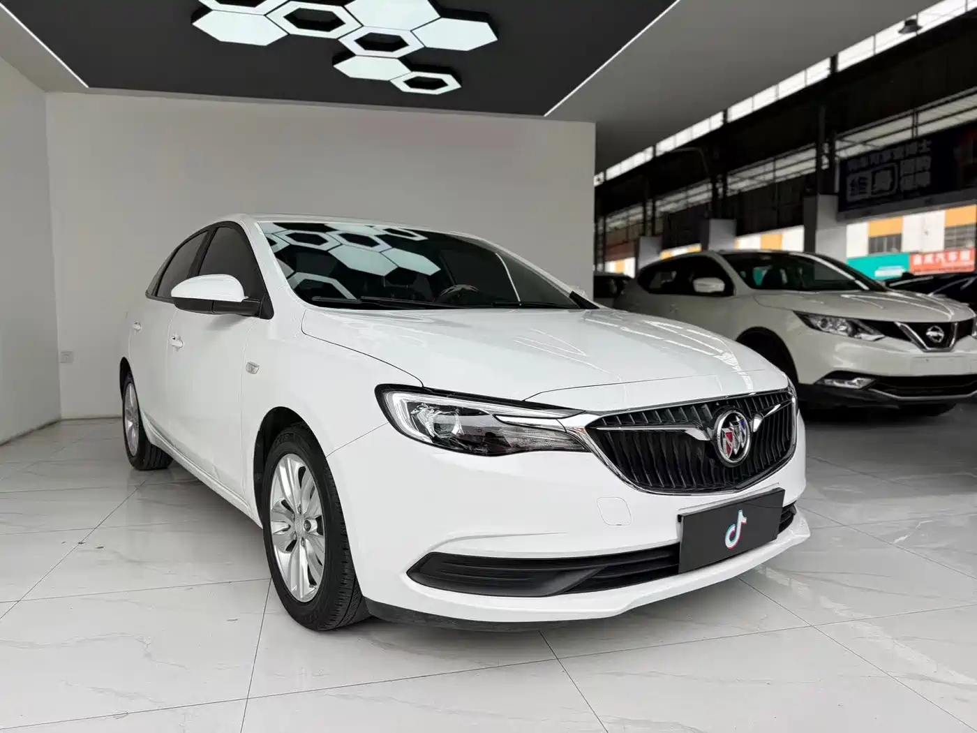Buick Excelle 2021 Exemplar 1.5L Auto Elite фото 3
