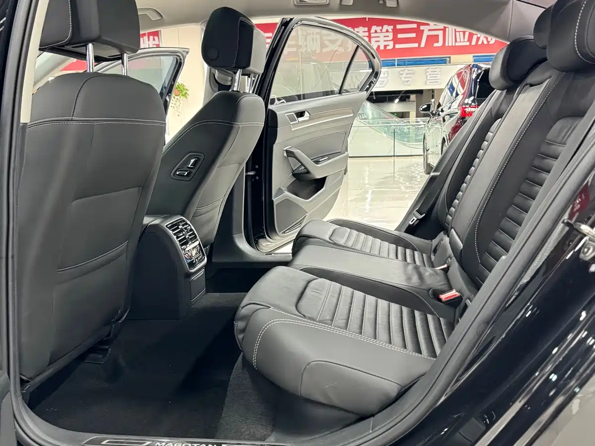 Volkswagen Magotan 2021 330TSI DSG 30th Anniversary Edition фото 18