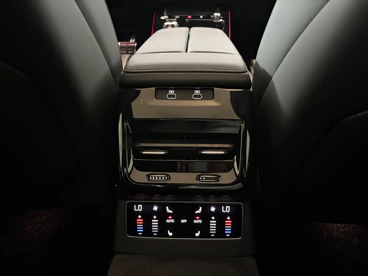 Фото 10 - Audi A6L