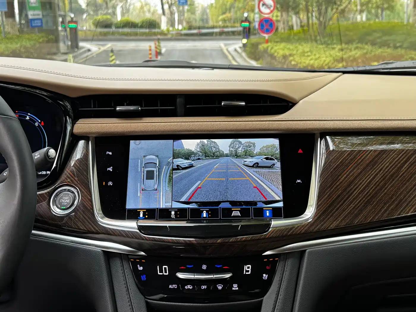 CADILLAC XT6